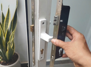 Sửa Khóa Quận 10 - Chuyên Cắt Chìa Khóa - Mở khóa