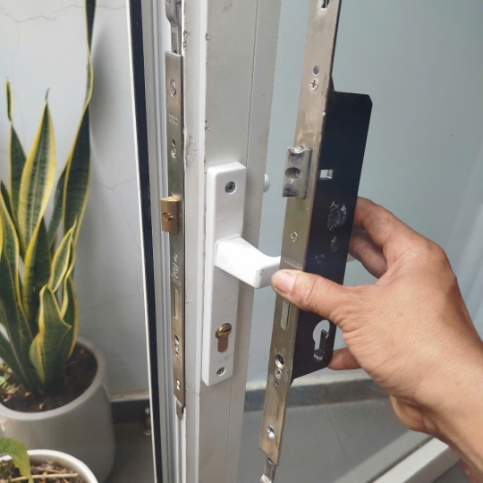 Sửa Khóa Quận 10 - Chuyên Cắt Chìa Khóa - Mở khóa